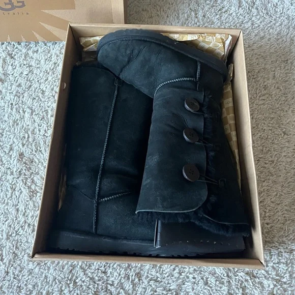 Ugh Women’s Bailey Button Triplet Boot - Picture 5 of 7